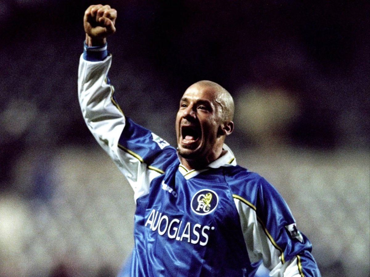 siphillipssport's tweet photo. Tonight is about this man 💙 #ChelseaLegends https://t.co/vHhMGCpkep