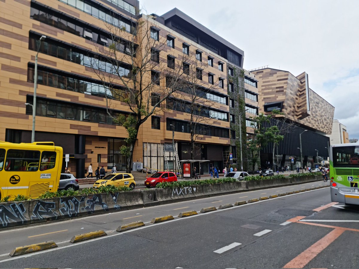 Hermosa la nueva fachada de la U. Javeriana <a href="/UniJaveriana/">Pontificia Universidad Javeriana</a>