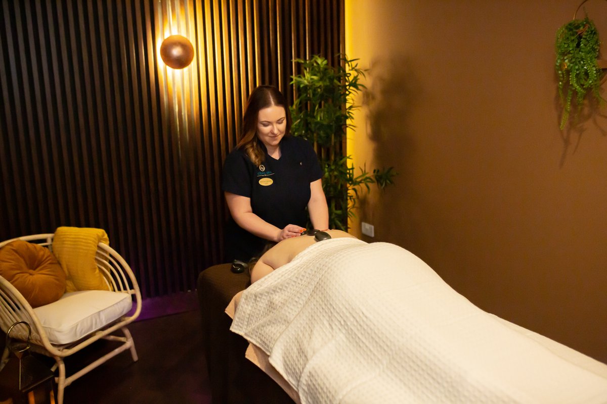 OceanSandsHotel's tweet image. Relax and unwind with our spa packages, tailored just for you. From soothing massages to refreshing facials, we&apos;ve got your pampering needs covered. 😊💆‍♂️

Browse our spa packages here 👉 theoceansandshotel.ie/hotel-offers-n…

#Sligo #SpaPackage