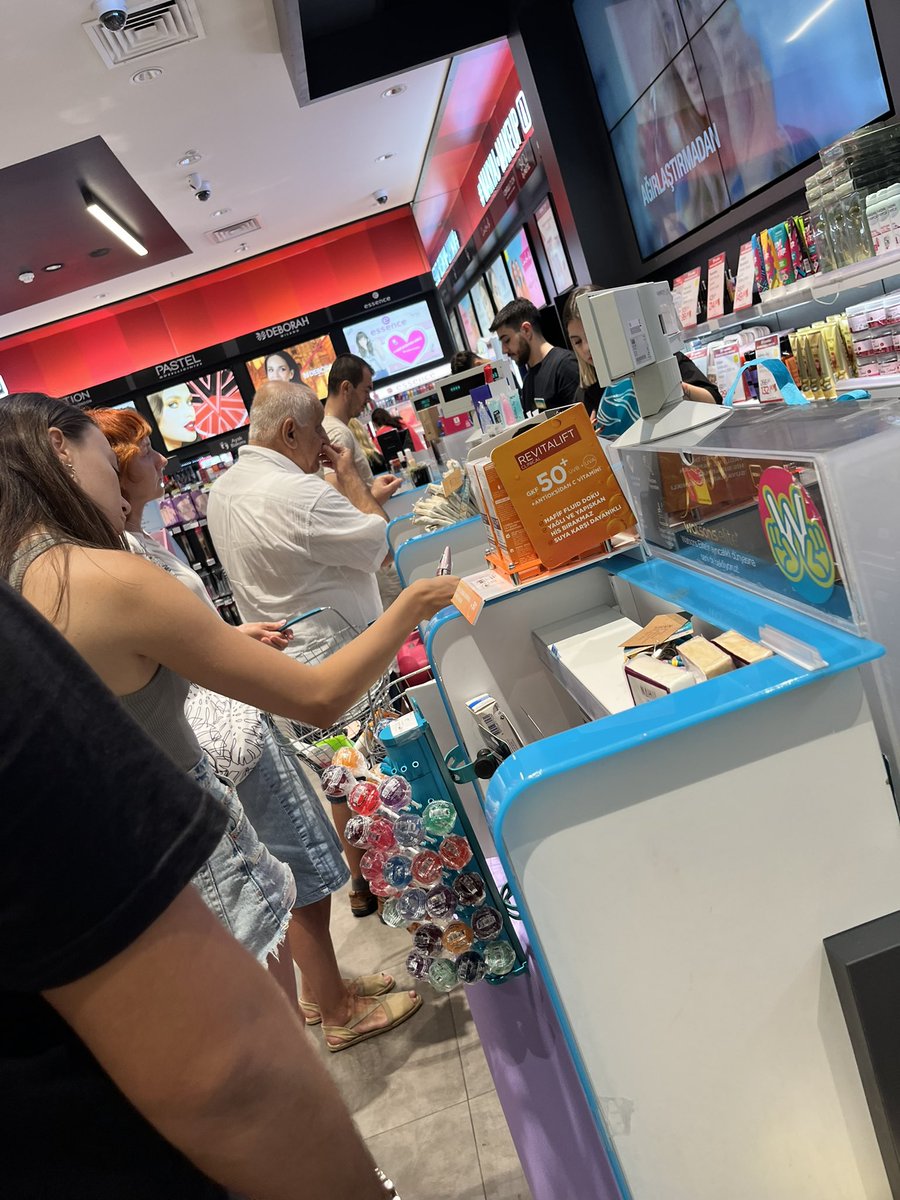 her delikanlı burada sıra bekler <a href="/watsonsturkiye/">Watsons Türkiye</a> #watsons