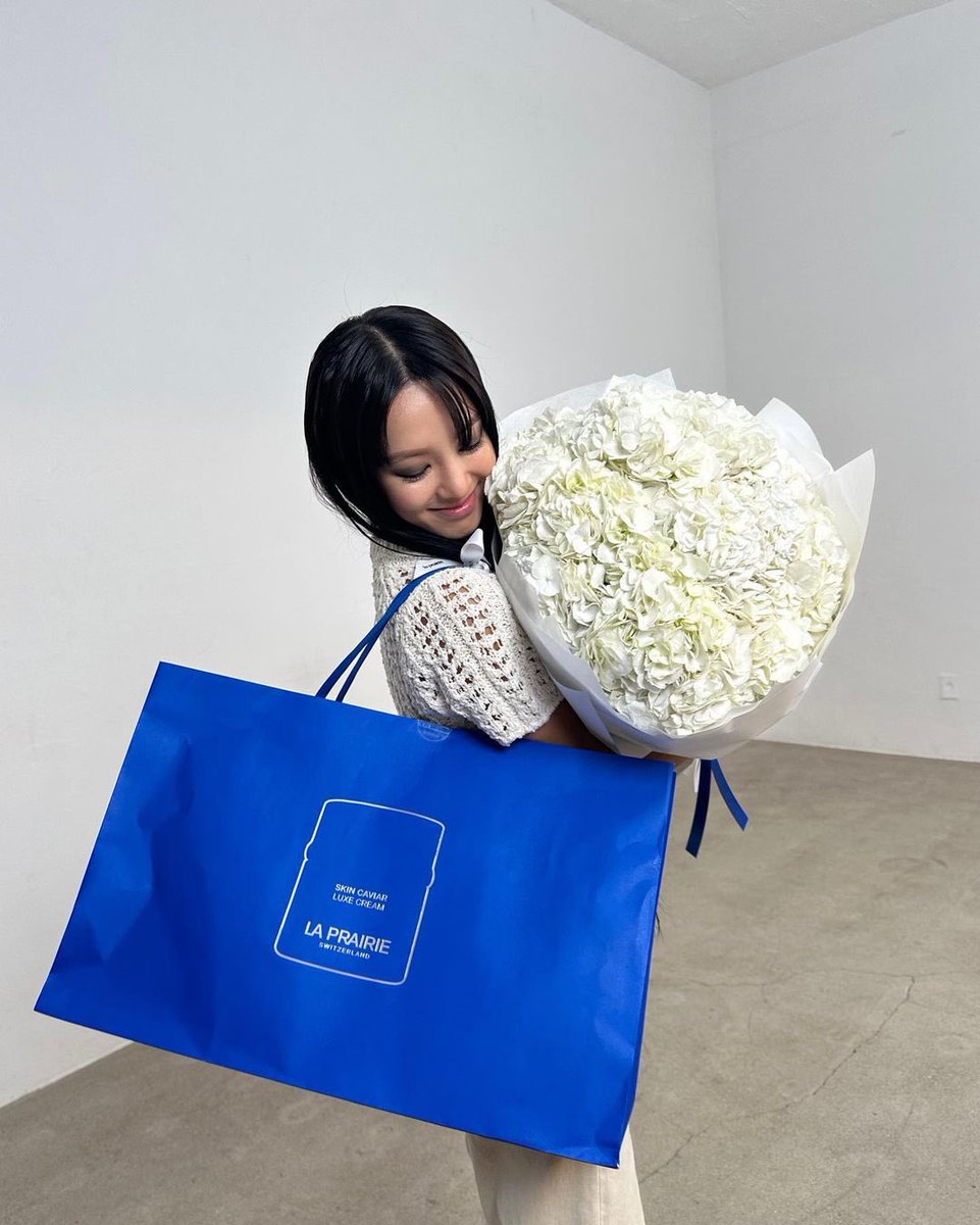 kimhyoyeontr's tweet image. Hyoyeon Instagram Güncellemesi

💙
.
.
#laprairie #라프레리
#skincaviar