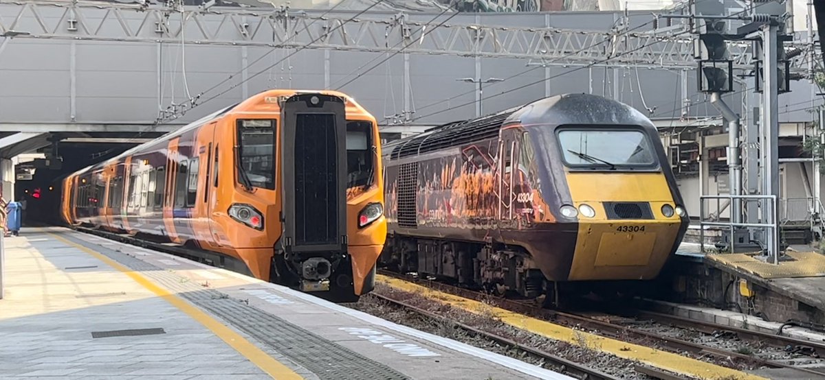 PlatformEdge1's tweet image. Probably the last train sight today!

43303 + 43304 departing for Plymouth with 196001 + 196002 heading to Hereford #Class43 #Class196 #HST