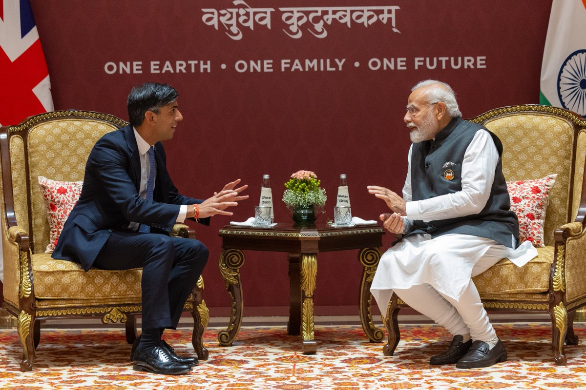 10DowningStreet's tweet photo. Leaders. Partners. Friends.

🇬🇧🇮🇳

मार्गदर्शक । भागीदार । दोस्त |

PM @RishiSunak and PM @narendramodi met today at the #G20 summit.

They discussed the close and growing ties between the UK and India and had a productive conversation on work towards delivering the UK-India FTA. https://t.co/mZEHENtgGu
