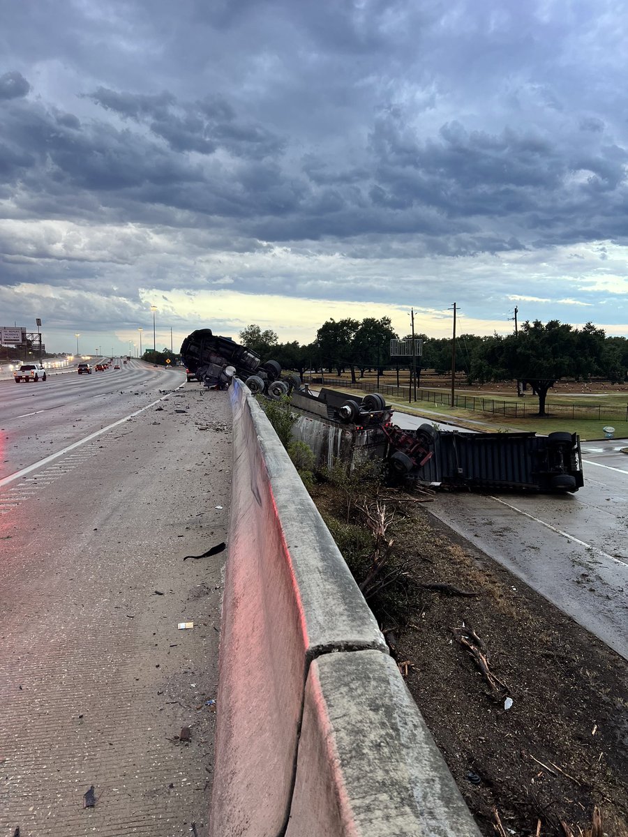 SheriffEd_HCSO's tweet image. Please slow down and be aware of standing water on our roadways.