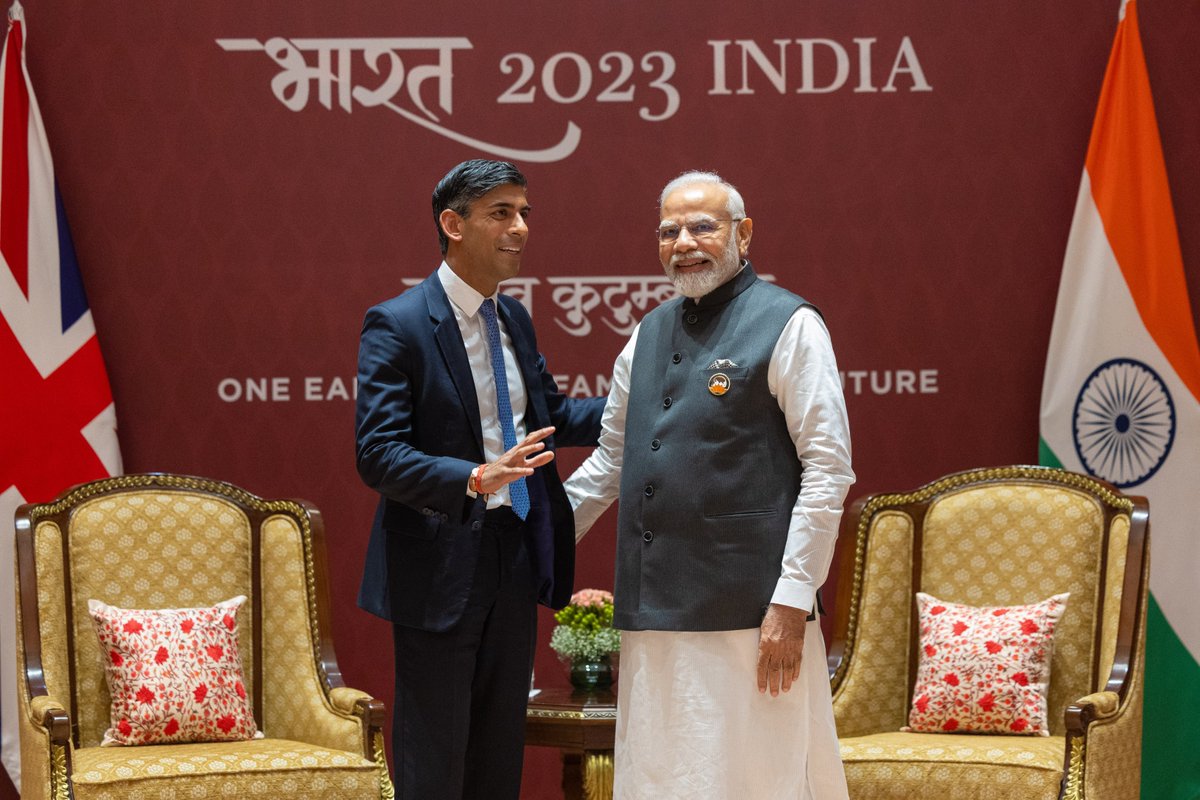 10DowningStreet's tweet photo. Leaders. Partners. Friends.

🇬🇧🇮🇳

मार्गदर्शक । भागीदार । दोस्त |

PM @RishiSunak and PM @narendramodi met today at the #G20 summit.

They discussed the close and growing ties between the UK and India and had a productive conversation on work towards delivering the UK-India FTA. https://t.co/mZEHENtgGu