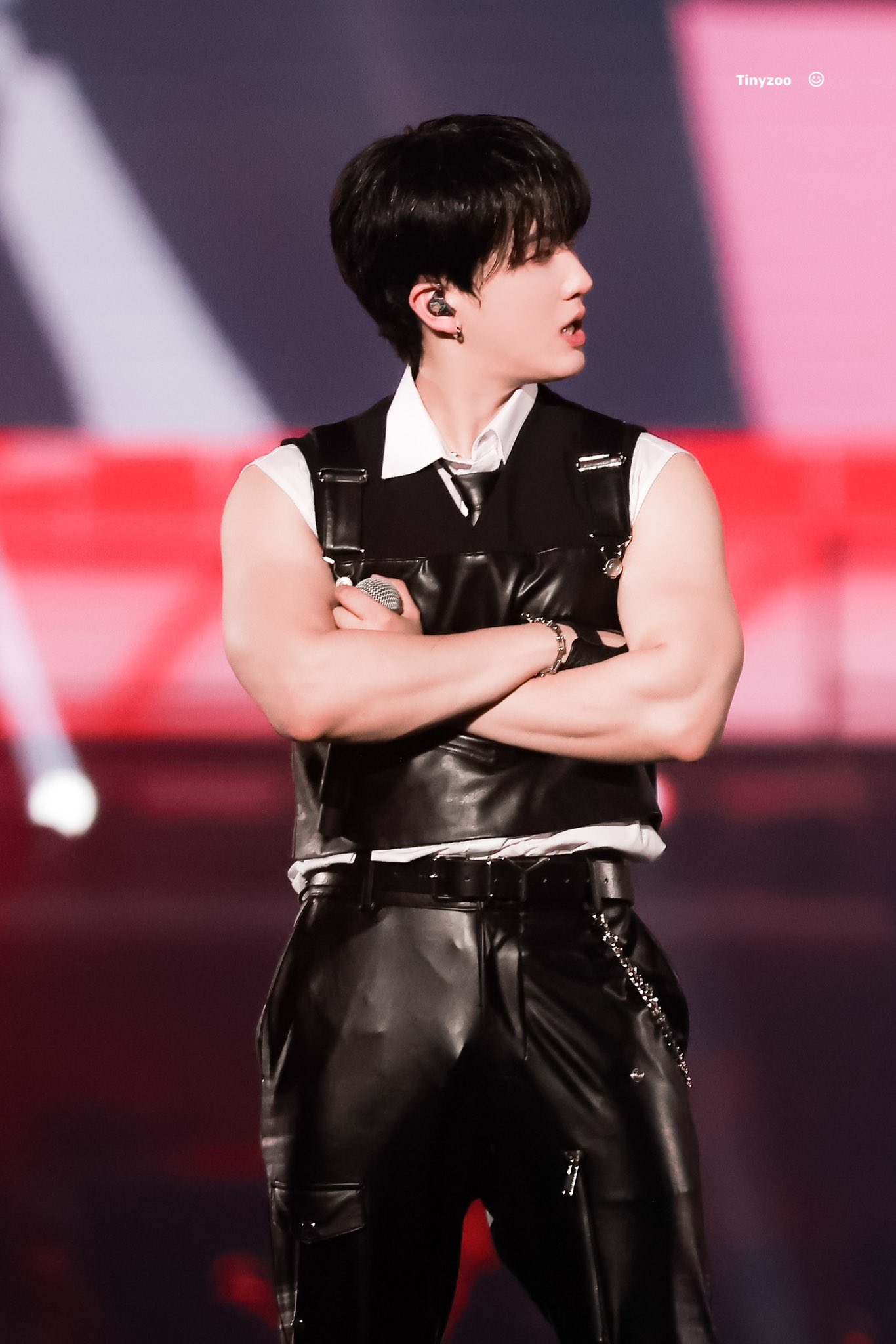 F5lZ2fEacAAogsI?format=jpg&name=large