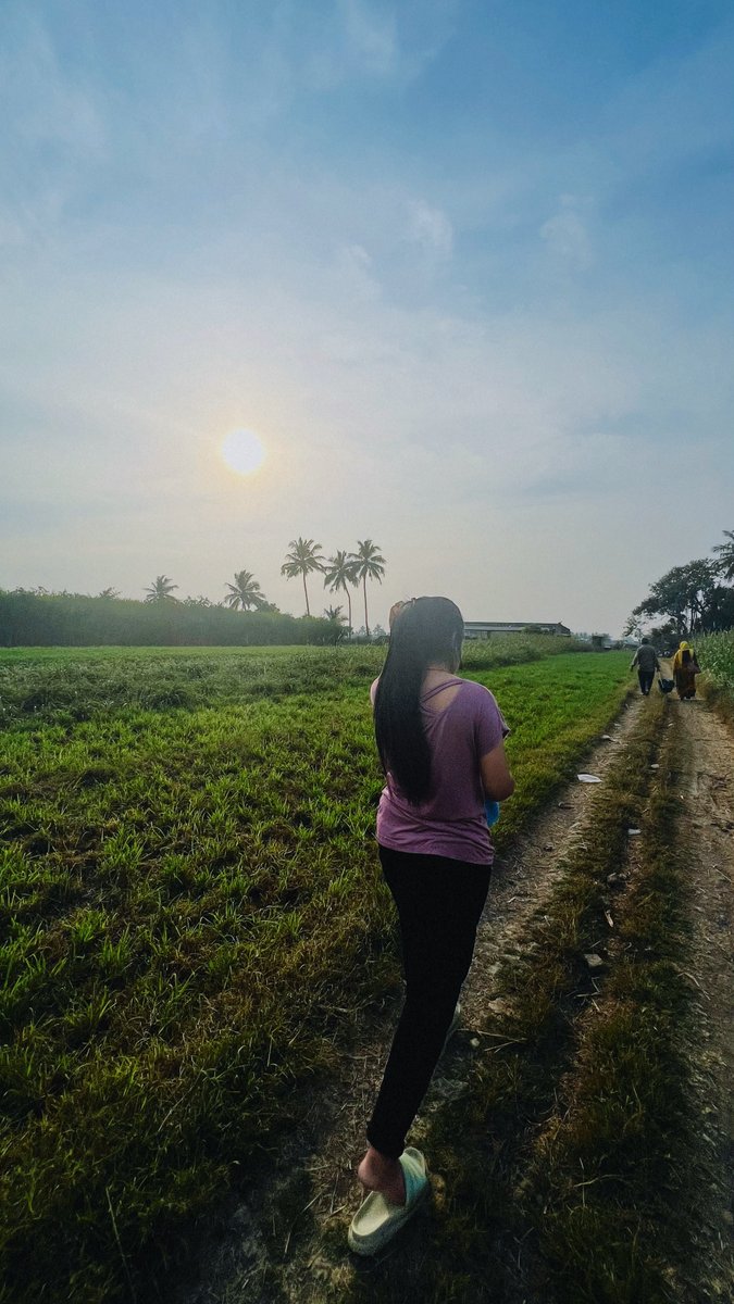 TravelRahee's tweet photo. गांव के रंग🌞🌻🍃
.
#travelrahee
#shelivesingujarat
#shelivesinindia

#oldgujarat #nativegujarat #nativepride #farmlife #exploredorset #parentsbelike #siblingsbelike #saurashtrabhoomi https://t.co/o8dkJvceNj
