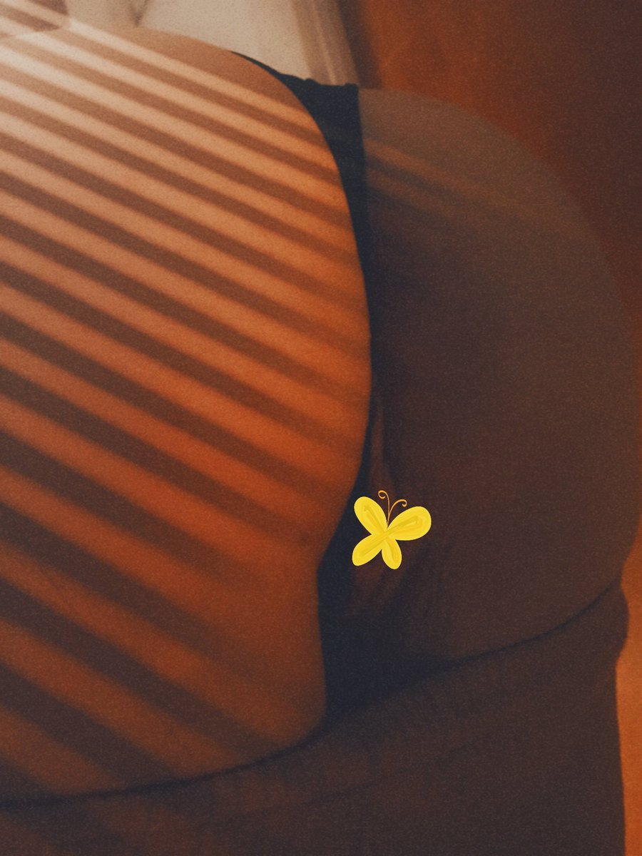 busig86a's tweet photo. Gömmer min fiffi lite ❤️😈😇🥰
#trosor #rumpa #swefindom #findom #cashcow #sugardaddy #butt #ass #thong https://t.co/uEFhxmK8Ga