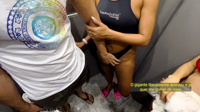 O perseu j&aacute; chegou bem animado e no elevador j&aacute; come&ccedil;ou a me instigar... 😈  Online no site 👇 https://t