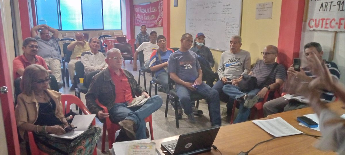 degomezlopez's tweet photo. #Valemcia09 En pleno desarrollo del #ForoDebate sobre el Salario Constitucional que proponen las y los trabajadores en el sindicato de electricista.
@FNLCT
@CUTV_Venezuela https://t.co/QZzJcuGNeD