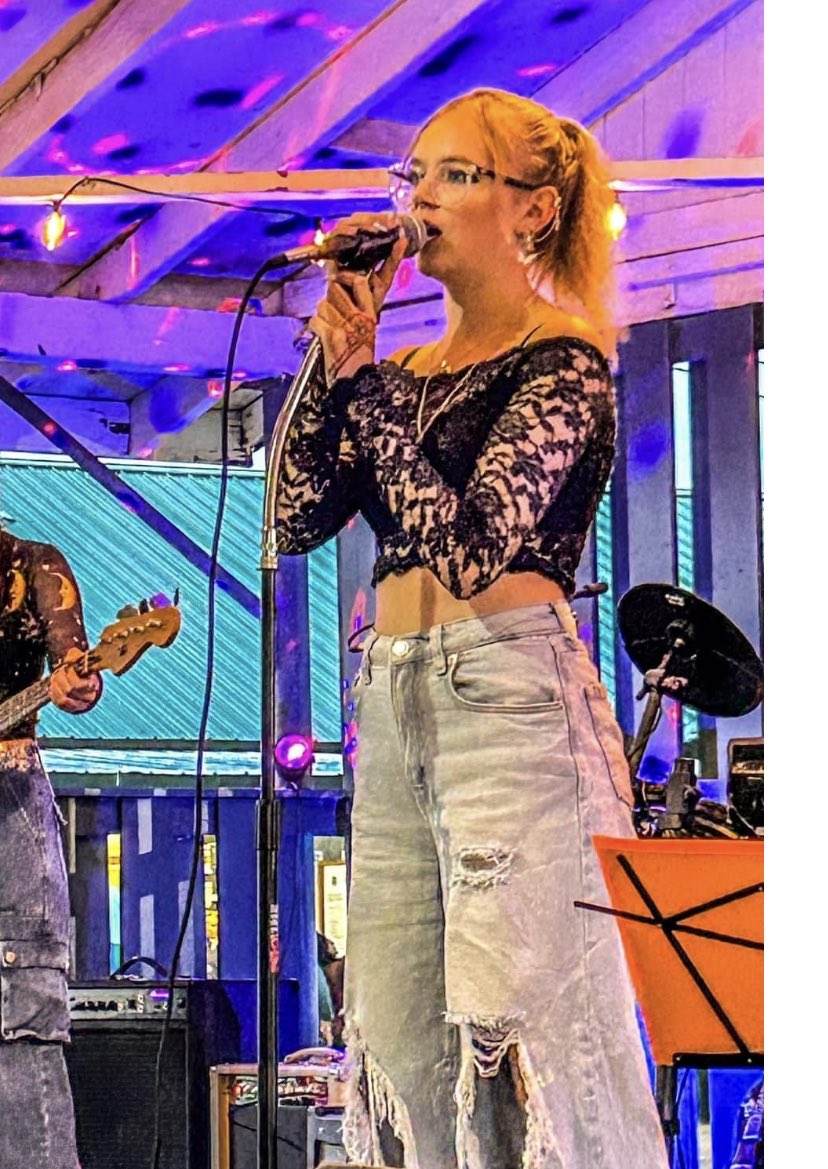 NickleDickleBB's tweet photo. Emma James, lead vocalist for Sparrow Road, will be singing the national anthem at the Nickle Dickle 3-Point Shootout and Slam Dunk Contest! #stjoesgrad #nickledicklelegend https://t.co/1g9GUr1AXS