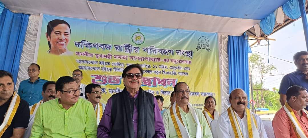 GhatakMoloy's tweet photo. Didi @MamataOfficial is working on to make WB at the TOP in every departments. Under her leadership #SBSTC has introduced two CNG buses from Asansol to Suri as part of ongoing Green Asansol Clean Asansol mission.
Thanks to @ShatruganSinha ji, Subhas Mondal ji and other leaders https://t.co/haybH5eGco