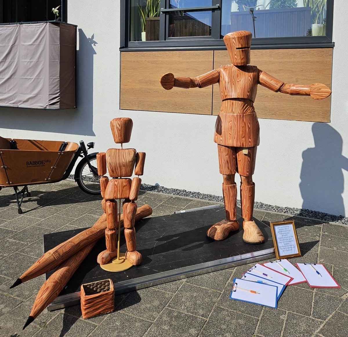 Woodeman stond lekker in de zon, na de pauze een ander plekje gegeven. Maar complimenten voor hun inzet bij het evenement 'Living Statues and Art Festival' in #Sliedrecht