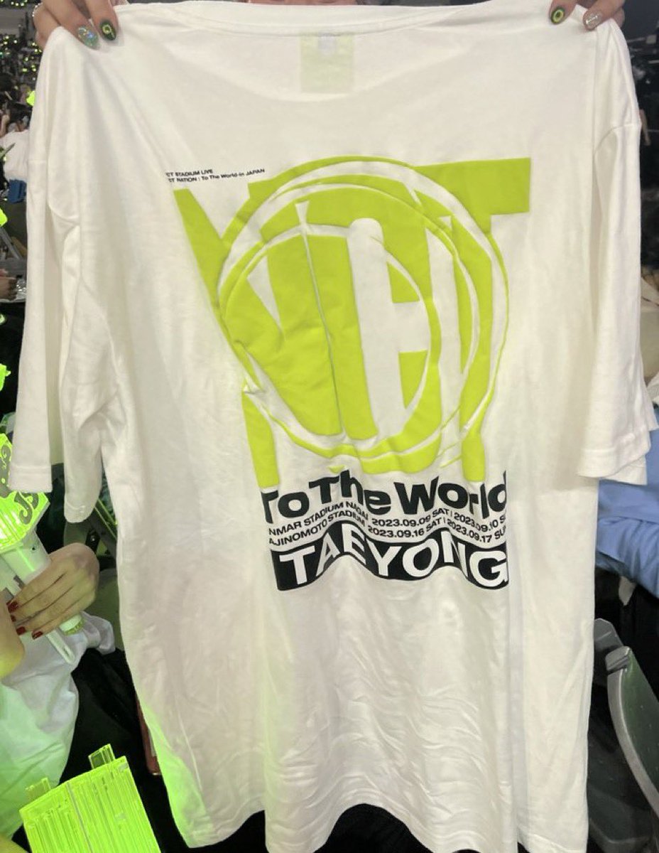gigi_jhkh's tweet photo. テヨン Tシャツ 現物すげぇ……
こう見るとでかいんだねやっぱり…… https://t.co/TLjtFdAWVH