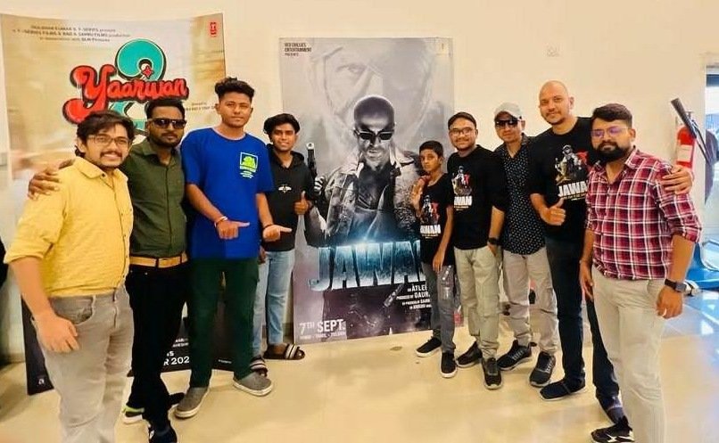 Fifth time's the charm! 😍 Watched 'Jawan' once again with the incredible SRK FC Amravati crew. 🫶  Every viewing is a new adventure! 🍿🎬  What a Movie 😍🔥

#JawanMovie #CinematicJourney #Jawan #BlockbusterJawan #Amravati