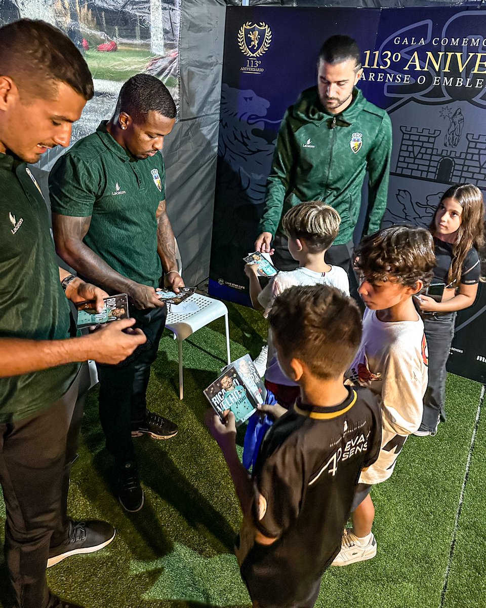 SCFarense_'s tweet image. Ontem foi a vez do Pastor, Ricardo Velho e Mattheus Oliveira irem ao nosso espaço no #FestivalF 🤩

Podes encontrar-nos em frente ao Palco Ria (principal) e adquirir produtos oficias do clube.🦁🖤🤍