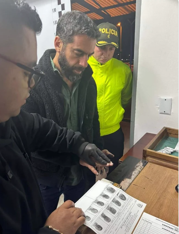 ecoaneko's tweet image. Arturo Char será recluido en La Picota. ¿Dónde está el despliegue de la oposición y la prensa tradicional?, ¿La Procuradora y el Fiscal? Verdad que son sus aliados políticos... ¡Vendidos!