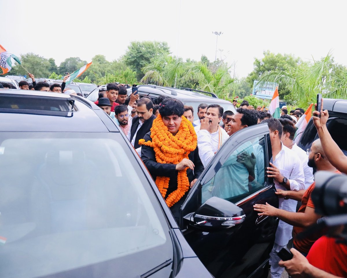 SiddiquiZaira's tweet photo. आज गया, बिहार पहुँचने पे विभाग के साथियों ने राष्ट्रीय चेयरमैन, सांसद @ShayarImran जी का भव्य स्वागत किया। https://t.co/Uv5zHq3XMB