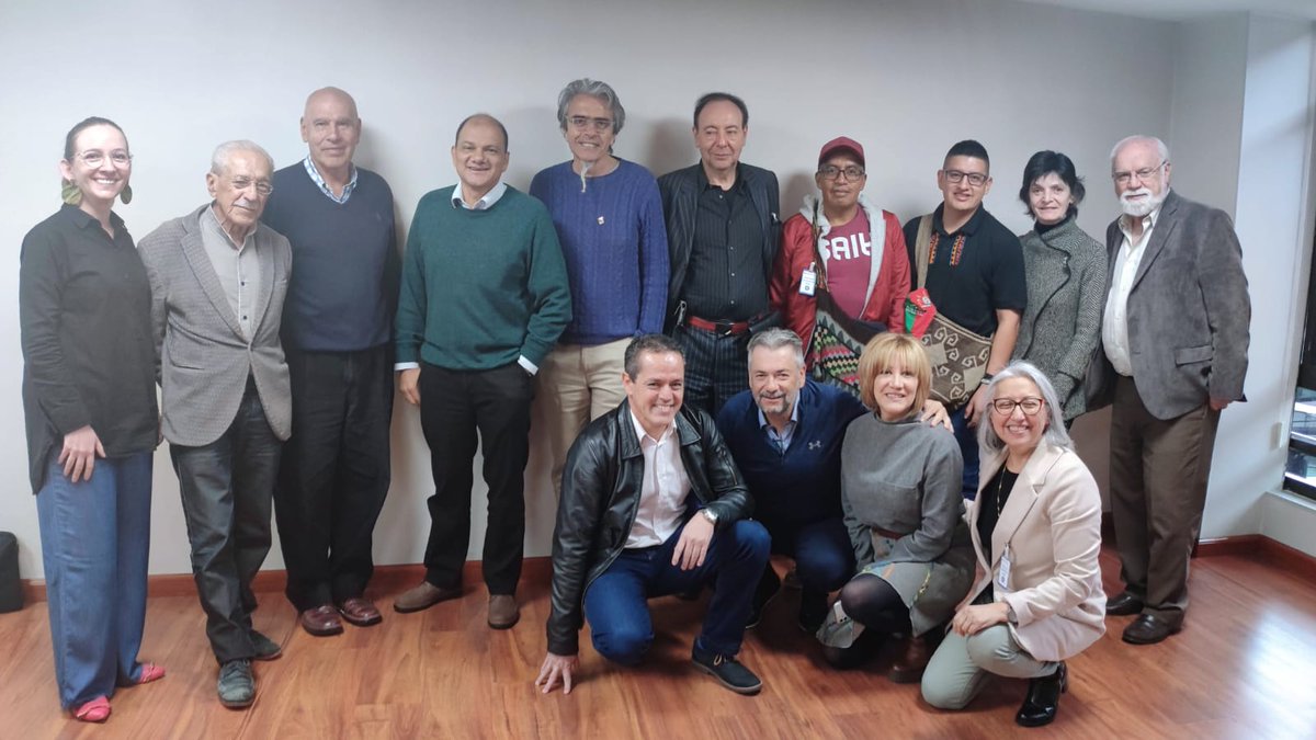 MinSaludCol's tweet photo. El #ViceProtección @Luis_AMartinezS, el Dir. de @AdresCol, Félix León Martínez, y la Misión de Descentralización, con apoyo de @OPSOMS_Col, avanzan en la construcción de propuestas para fortalecer capacidades de municipios, dptos. y distritos, frente al desarrollo de funciones esenciales de salud pública.