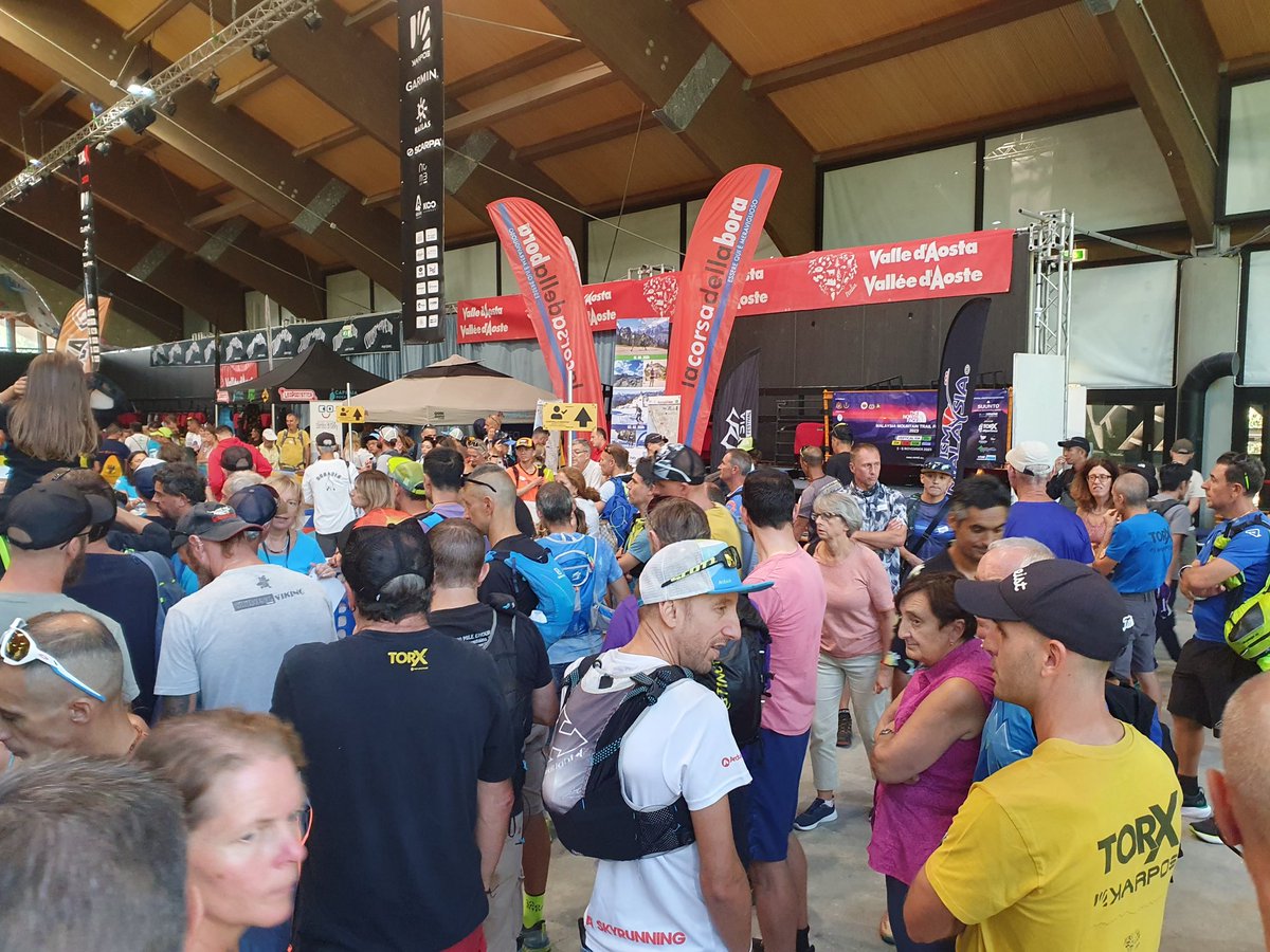 In coda per ritirare pettorali e sacca gialla
#tordesglaciers