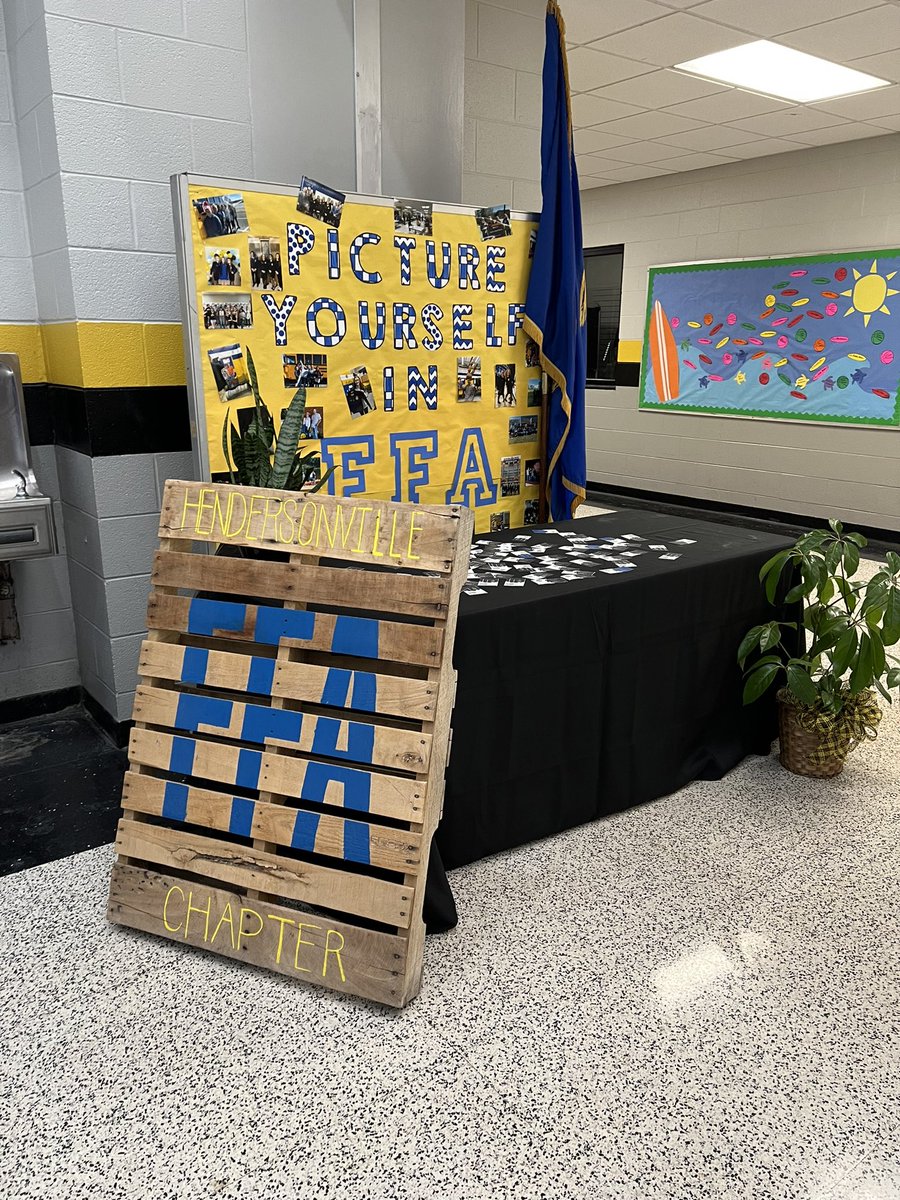 HHSCommandoCTE's tweet photo. We spy some CTSO booths during Club Rush yesterday! 👀 #CommandoCTE #ClubRush @hhscommandos @SumnerCountyCTE https://t.co/oIbJj7ybWc