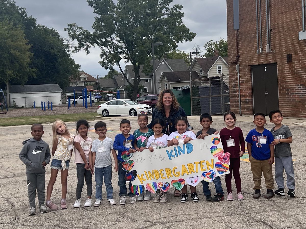 deannamicaletti's tweet photo. Today Wildcats pledged to be kind, respectful,and responsible. #PBISkickoffππ€© https://t.co/lxCvzLh3XL