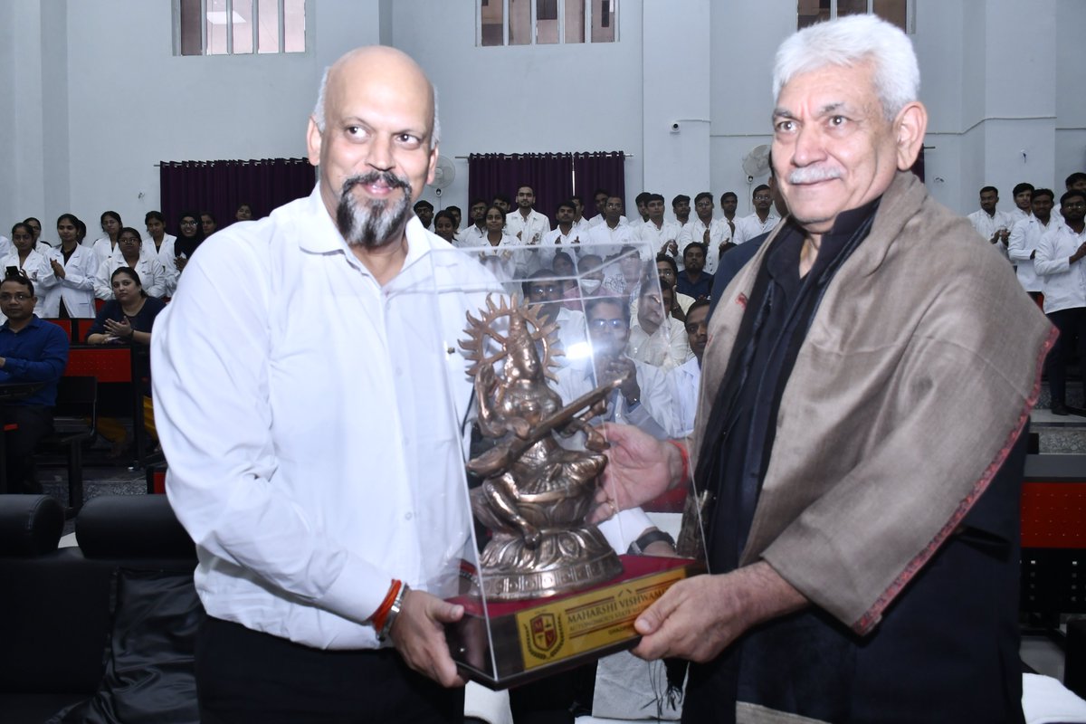 asmcghazipur's tweet photo. #MVASMC, Ghazipur is having a proud moment, honoured by the visit of Hon'ble #Shri Manoj Sinha ji, Lieutenant Governor, J&K.
@MeUPGovt #AsmcGhazipur @manojsinha_ @AdminGhazipur @IasAlok @brajeshpathakup https://t.co/QUHSmVkfc2
