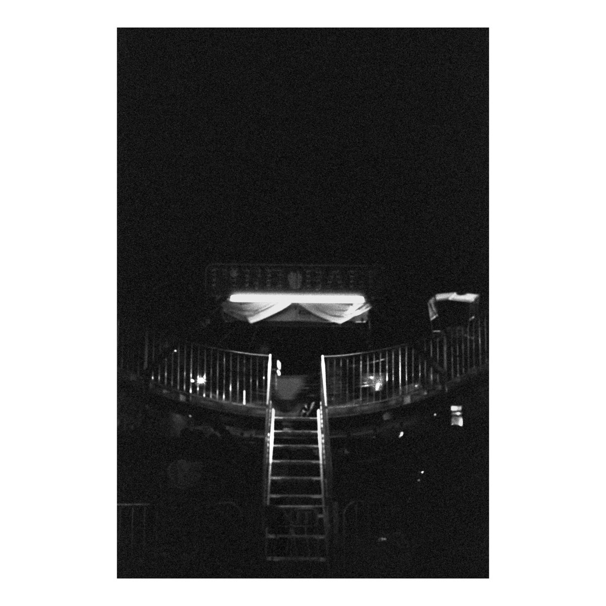 fslash12's tweet photo. #it #pennywise #fair #nightwalk #dodgeandburn #nightphotography #streetscape #blackandwhitephotography #highcontrast #documentaryphotography #leicam4p #tmax3200 #d76 #35mm #filmphotography #analogphotography #belleville #bellevilleOntario https://t.co/QaEh9fmPyV
