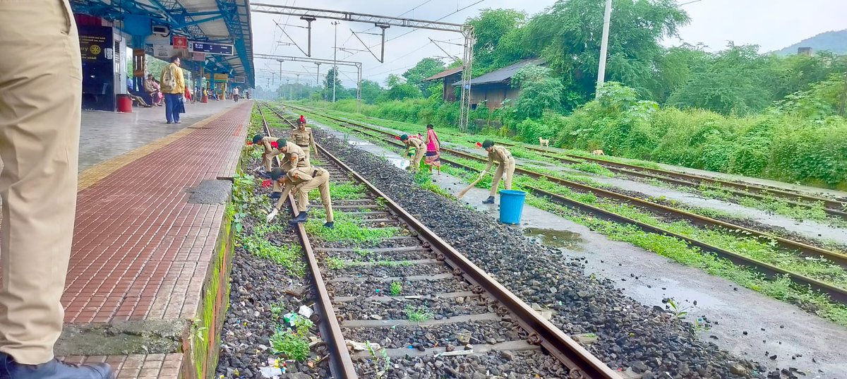 NccKmc's tweet photo. Railway Station cleanliness
#swachhataabhiyaan https://t.co/4cbl2Hf3Eb