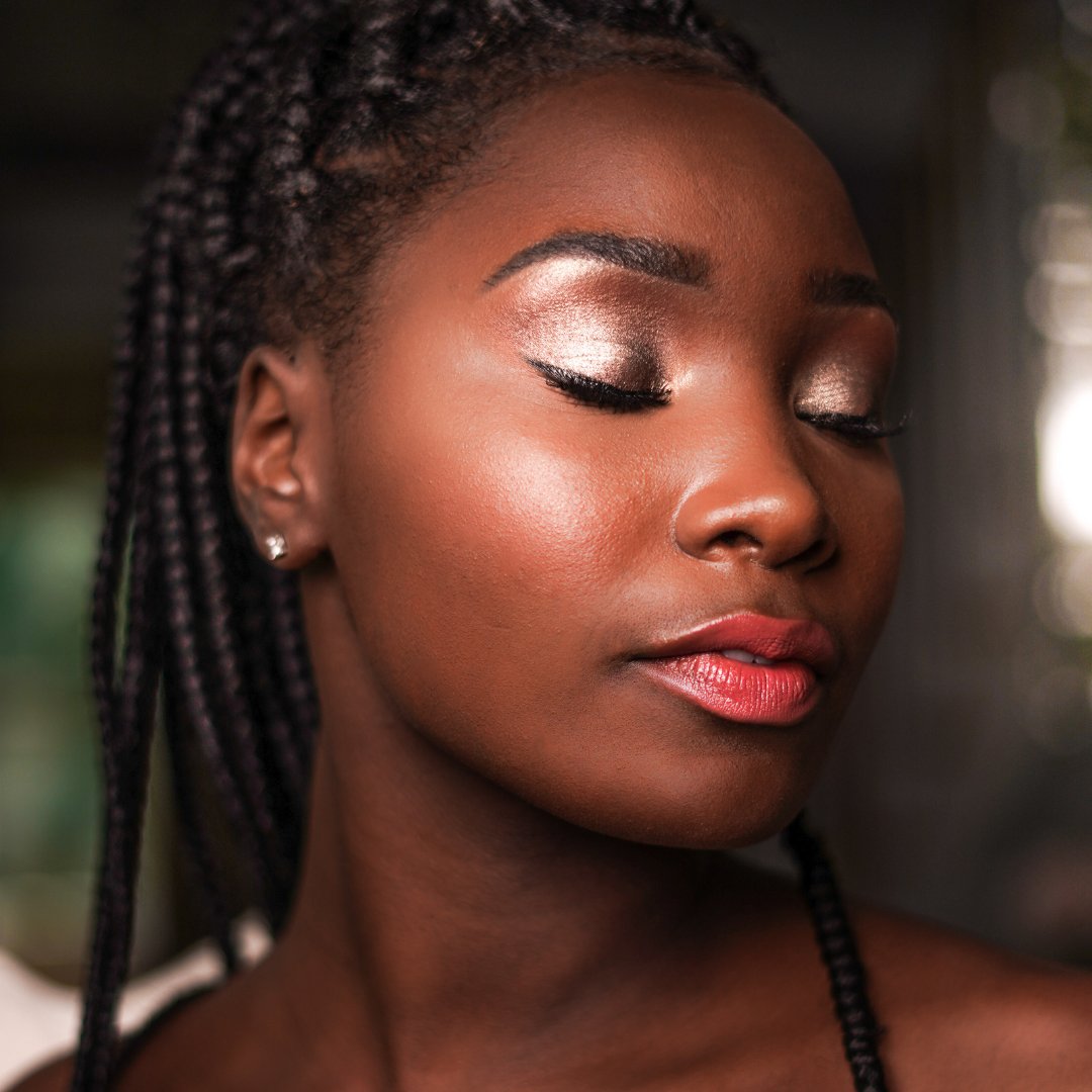 SKONEcosmetics's tweet image. Love is in the eyeshadow! 💖✨

Fall head over heels for our Gems Eyeshadow in the shade Love.

Who's up for adding some magic to their eye game? Go on, grab yours now.

#eyeshadowcollection #eyemakeupideas #makeupartist #makeuplover #makeupbrand #makeuplook #skonecosmetics