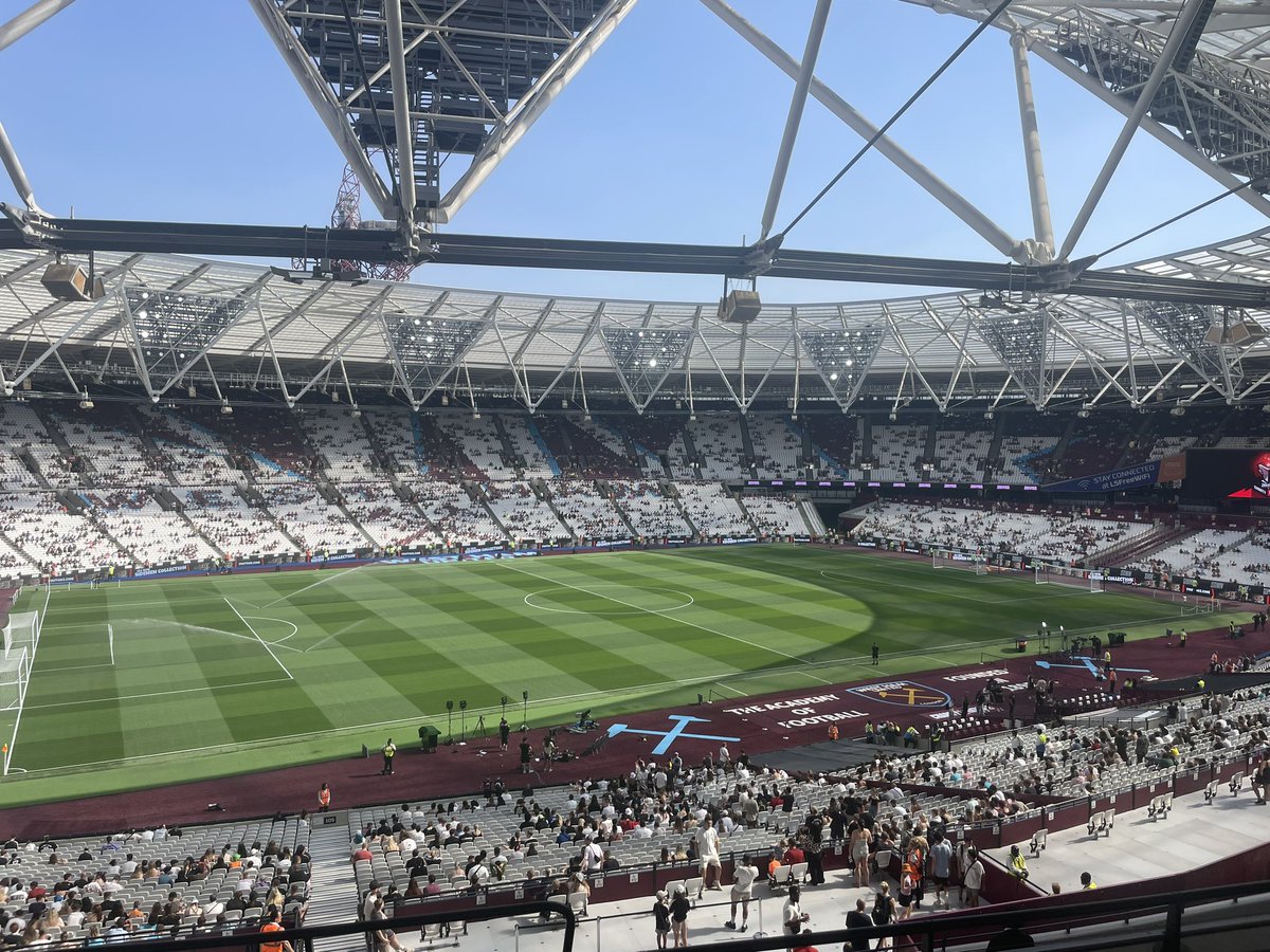 Elishfi's tweet photo. A good day☀️ #SidemenCharityMatch https://t.co/h8ZznXgYU2