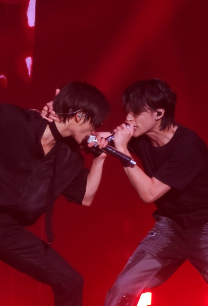 JWYcomfort's tweet image. THIS WOOHWA PIC AAAAA