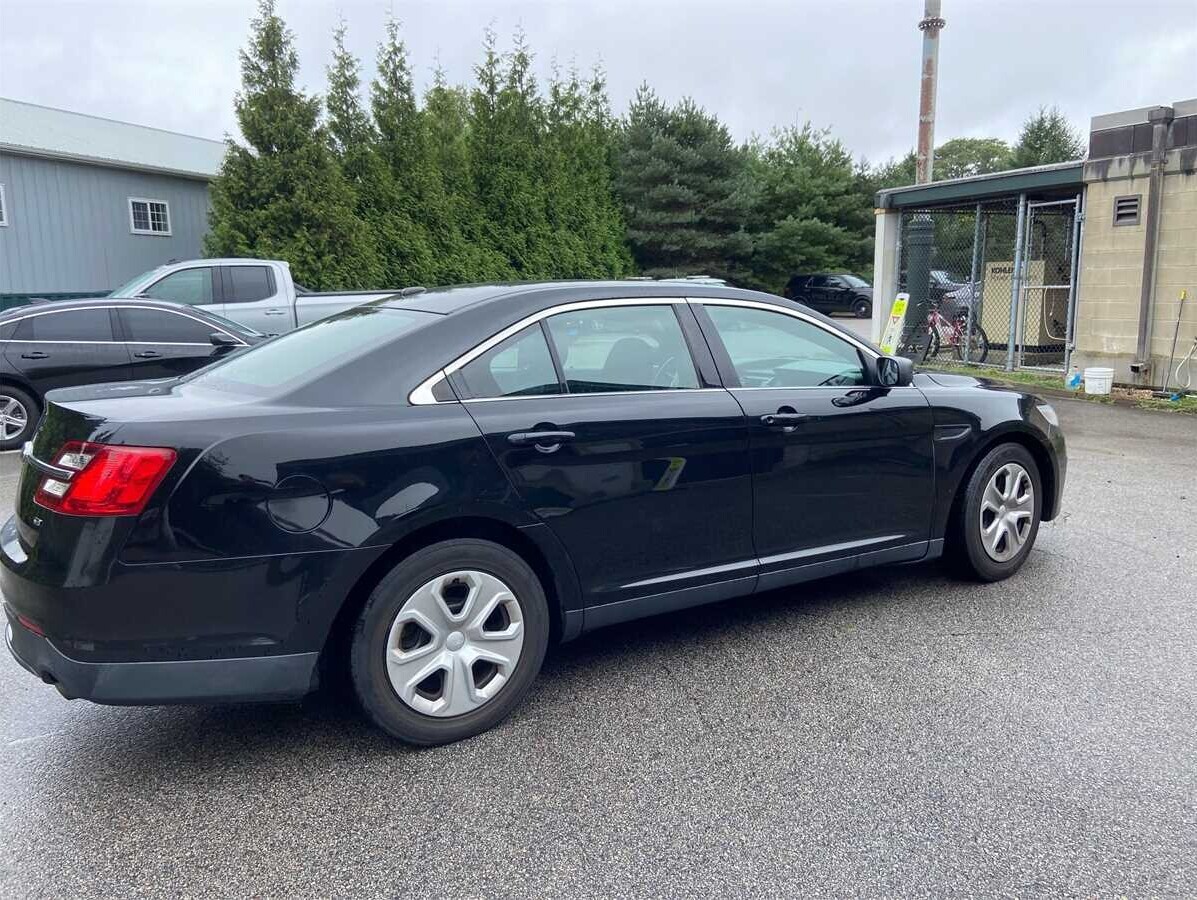 municibid's tweet image. Whether it's your daily commute or a new adventure, this 2014 Ford Taurus AWD is ready to roll. 🚗🛣️🌟 mbid.us/3r1h8Ms
⚠️ no A/C
📍 Jamestown, RI

#fordtaurus #ford #taurus #police #policeinterceptor #policecar #adventure #sedan #car #forsale #auction #carforsale