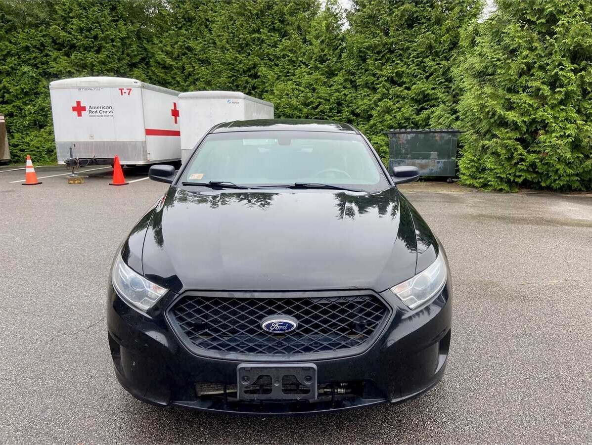 municibid's tweet image. Whether it's your daily commute or a new adventure, this 2014 Ford Taurus AWD is ready to roll. 🚗🛣️🌟 mbid.us/3r1h8Ms
⚠️ no A/C
📍 Jamestown, RI

#fordtaurus #ford #taurus #police #policeinterceptor #policecar #adventure #sedan #car #forsale #auction #carforsale