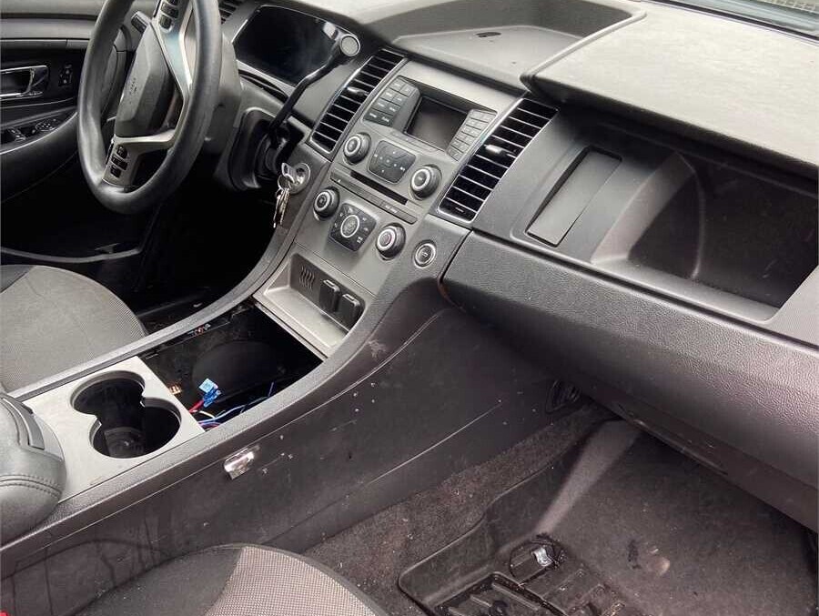 municibid's tweet image. Whether it's your daily commute or a new adventure, this 2014 Ford Taurus AWD is ready to roll. 🚗🛣️🌟 mbid.us/3r1h8Ms
⚠️ no A/C
📍 Jamestown, RI

#fordtaurus #ford #taurus #police #policeinterceptor #policecar #adventure #sedan #car #forsale #auction #carforsale