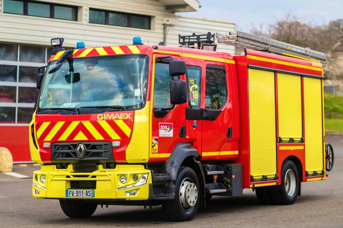 Ce matin, les sapeurs-pompiers de Gironde sont engagés pour feu d’appartement à #Mérignac. 

Durant l’action, un soldat du feu a fait une chute du 4ème étage.

Immédiatement pris en charge par ses collègues, puis par les médecins sapeur-pompier et du SMUR, il a été transporté