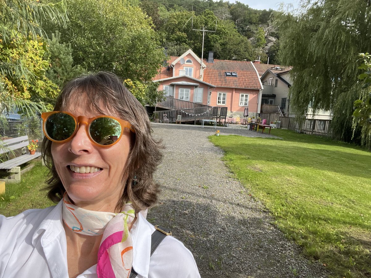 Pilgrimage to the house in Kungälv where Lise Meitner first understood nuclear fission. Thanks to the town council for the warm welcome and the interesting tour!