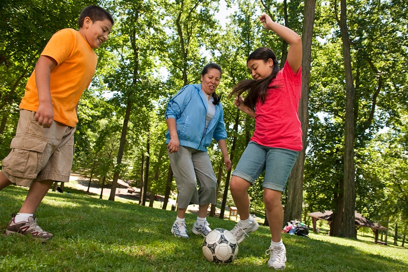 ccechenango's tweet image. Being active as a family can benefit everyone. Adults need two and a half hours of physical activity each week. Kids need 60 minutes a day.

Here are some tips to add more activity to your day.
snapedny.org/tip-sheets/be-…