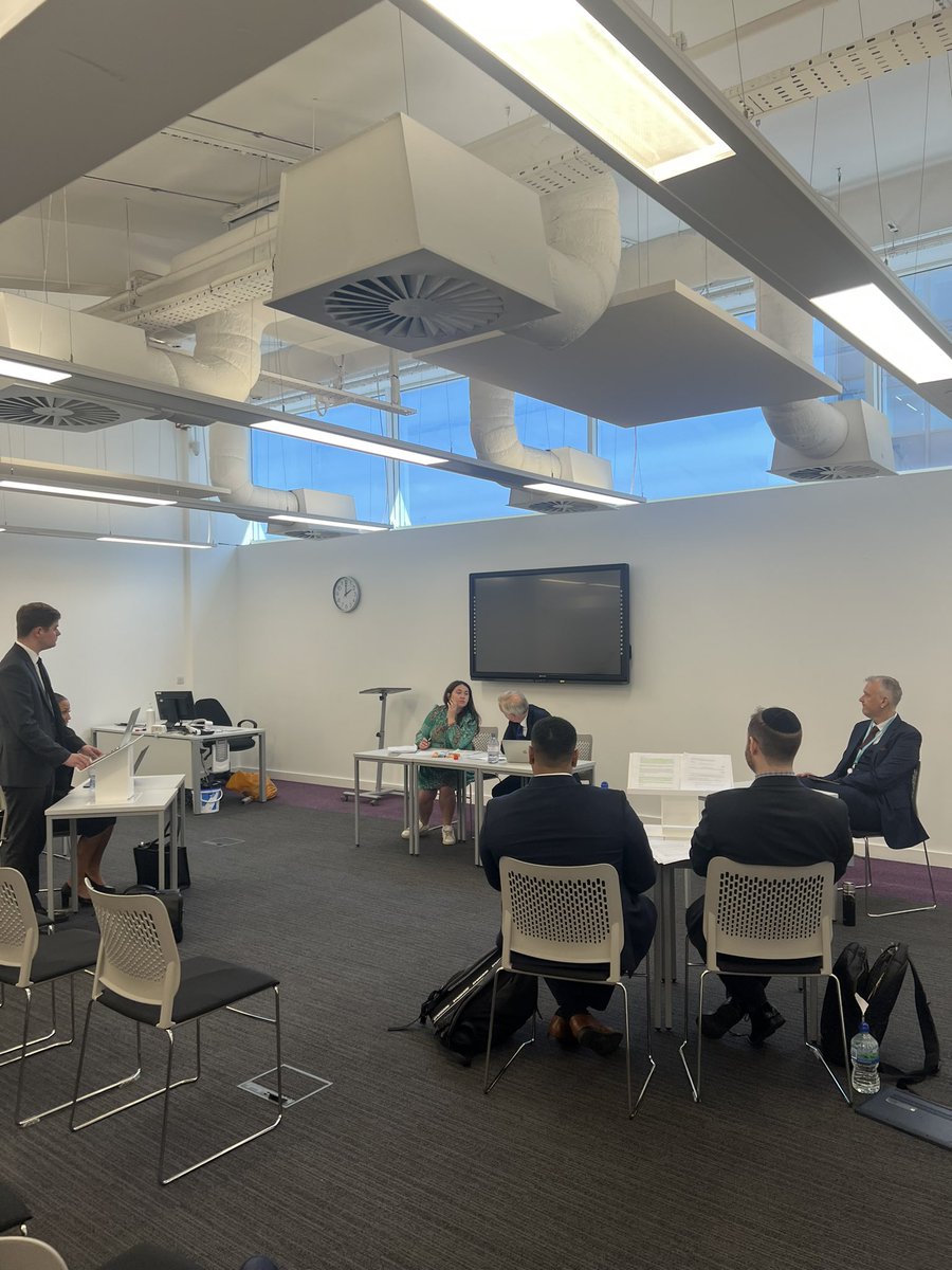 Submissions are flowing in the semi-finals of the Northern Circuit Moot! Thank you to our judges Rosalind Emsley-Smith and Fraser Livesey of @DeansCourt_Chs, Ellen Shaw of @LincolnHouse, and Kevin Lister of @gcnchambers.
