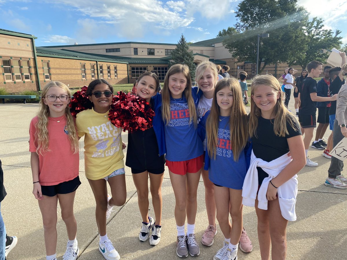 Kindness Fridays never disappoint! Lifting spirits and making a difference! 🥰<a href="/HSESchools/">Hamilton Southeastern Schools</a> <a href="/SandCreekInt/">Sand Creek Intermediate</a>