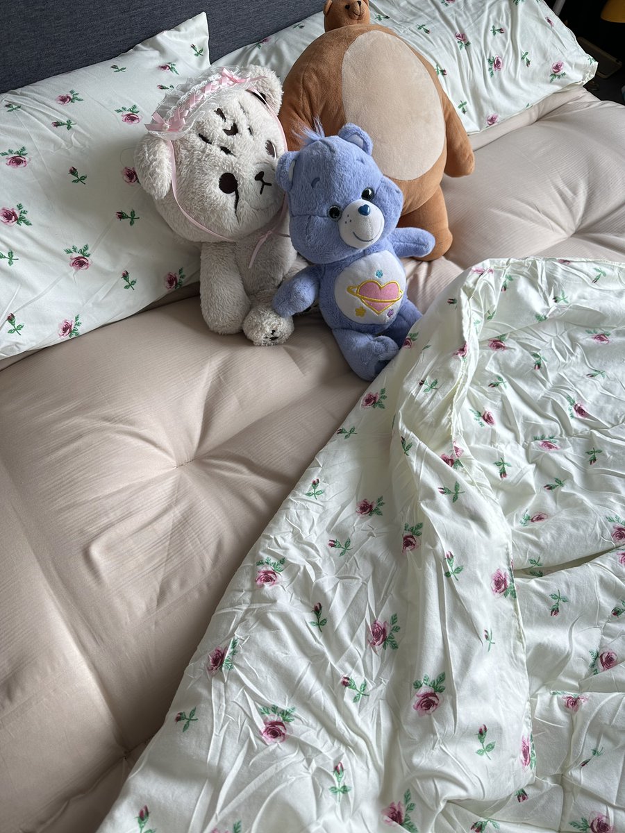 jomjamseyo's tweet photo. saturdae vibes with topper story ｡⋆౨ৎ˚🩰👛 https://t.co/d36qMapU4y