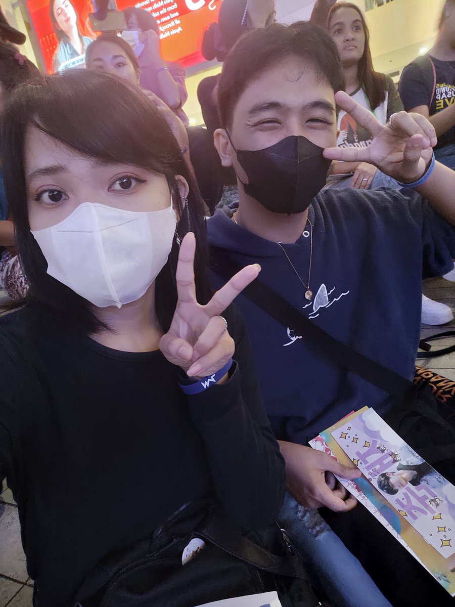 mimibyeol's tweet photo. Hindi na malungkot ang beshie nyo dahil for the 3rd time nakita ko ulit kayo @tan__official_ 💖 love you so much 😭💕

Thank you @kumuPH sa giveaway ng vip ticket , sobrang nag enjoy po kami ❤️
#TANXKUMU #TANPH #TAN 
#티에이엔 #TANinManila  #TANLiveAtAyalaMalls https://t.co/hSLfmCTuIs
