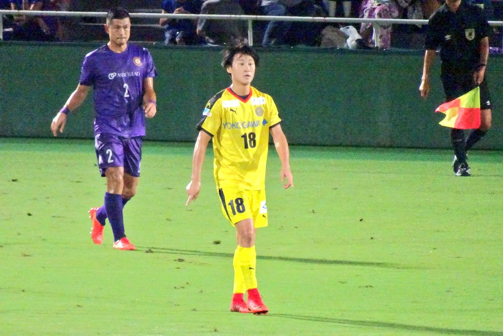 tuk24's tweet photo. 毎年当然のように試合に出続けて、今年も西が丘でゴールを決めてくれて、初めてここで観た2014年からずっとずっとヒーローな石原くん✨

ここへきて、セットプレーのキッカーという楽しみも増えるとは🙌

今季3ゴール目&amp;勝利、おめでとうございます‼️😊

#石原幸治 選手
#明治大学体育会サッカー部OB https://t.co/mUJJwMebPt