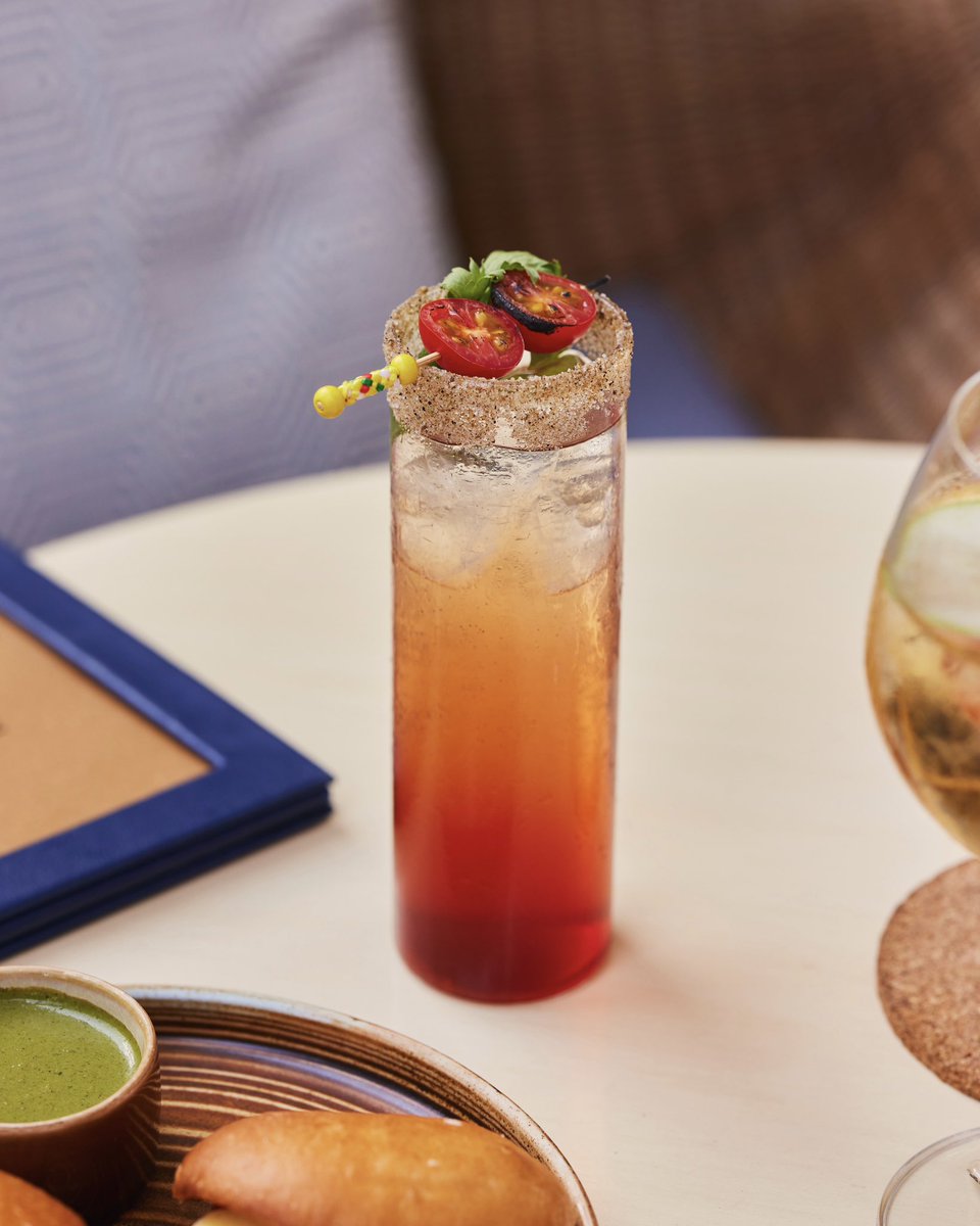 We’re stirring up this Saturday with a classic from our bar list: the Smoky Spritz 🍅
This cocktail is crafted with Single Malt Islay Whisky, a touch of Sweet Vermouth, Tomato Shrub, Celery Salt and topped with a generous amount of Sparkling Wine.
.
.
.
#Comorin