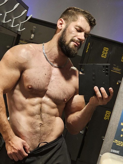 Watch Vlad Castle 82k's leaked NSFW photo on TwXstars