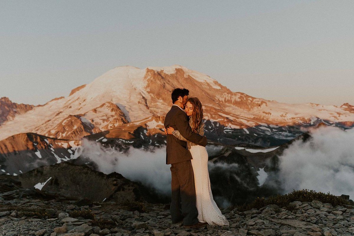 epicelopement's tweet photo. Photographers are now leaning towards #elopements, due to the ease and intimacy of the experience. But what is elopement photography? This handy articles shares all
https://t.co/eWUefzgX20
#elope #eloped #weeloped #elopement #photography #love #wedding #wedspiration https://t.co/SYvqFWQGHR