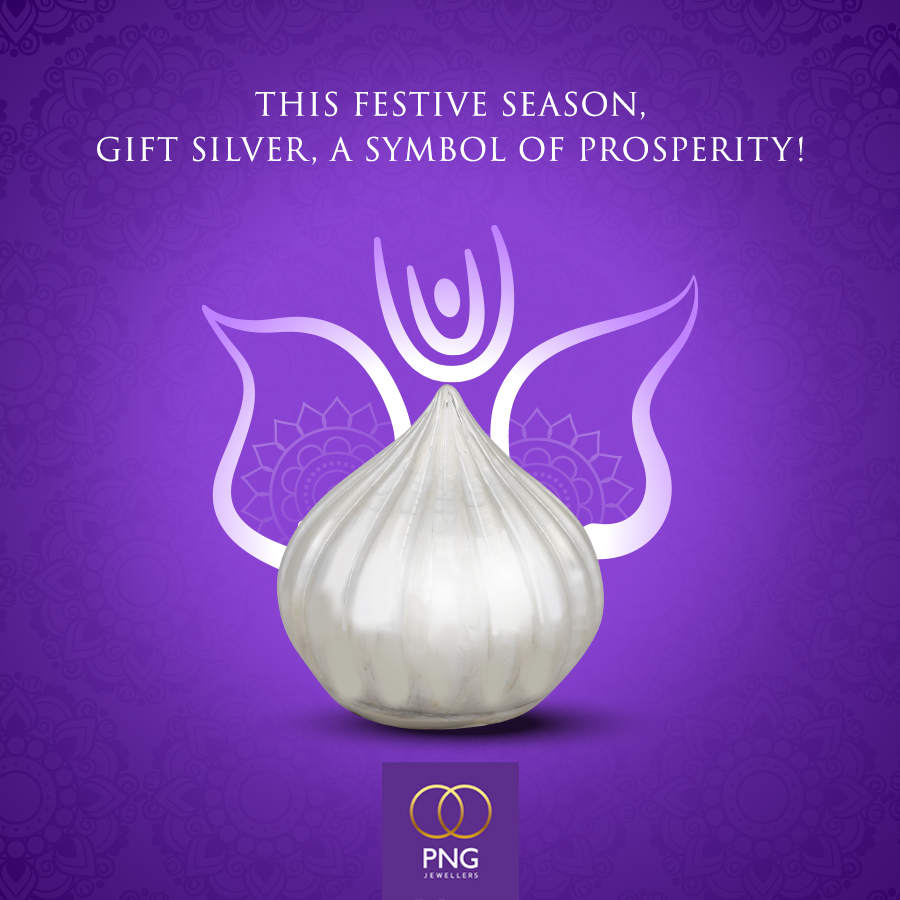 PNGJewelers's tweet image. Gift the gleam of our silver products to illuminate your loved ones' celebrations. You can buy our beautiful Silver products from our Sunnyvale showroom or FaceTime/Video Call on 408 - 245 – 6764

#PNGJewelersUSA #GaneshUtsav #SilverArticles #SilverOrnaments