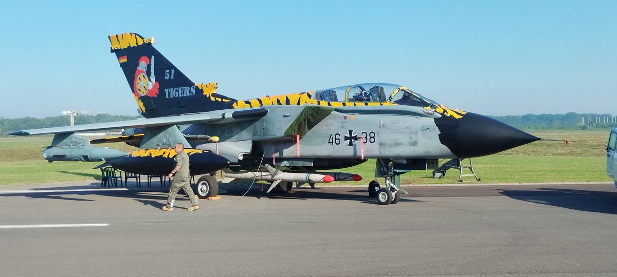 JorgenLammens's tweet photo. @AirForceDays mooi programma maar kunnen jullie echt geen beter systeem vinden met jullie recycle bekers....het loopt de spuigaten uit! #KeeBee #jointhenextgeneration #bafopendays https://t.co/auzNC65fsC