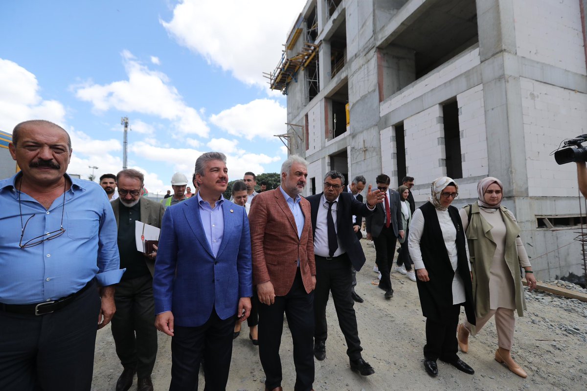 osmannnurika's tweet photo. Sayın Cumhurbaşkanımız @RTErdogan'ın temelini attığı, Türkiye’de ilk 10 lise ve 13 bin öğrencinin eğitim göreceği Eğitim Kampüsü hızla tamamlanıyor.

Geleceği inşa edecek olan gençlerimiz için kararlılıkla çalışmaya devam ediyoruz.

Güçlü Gençlik, Büyük Türkiye

 #Yenidenİstanbul

📍Milli Eğitim Bakanlığı Esenyurt Eğitim Kampüsü