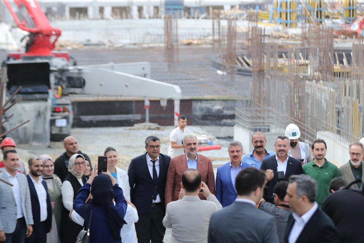 osmannnurika's tweet photo. Sayın Cumhurbaşkanımız @RTErdogan'ın temelini attığı, Türkiye’de ilk 10 lise ve 13 bin öğrencinin eğitim göreceği Eğitim Kampüsü hızla tamamlanıyor.

Geleceği inşa edecek olan gençlerimiz için kararlılıkla çalışmaya devam ediyoruz.

Güçlü Gençlik, Büyük Türkiye

 #Yenidenİstanbul

📍Milli Eğitim Bakanlığı Esenyurt Eğitim Kampüsü